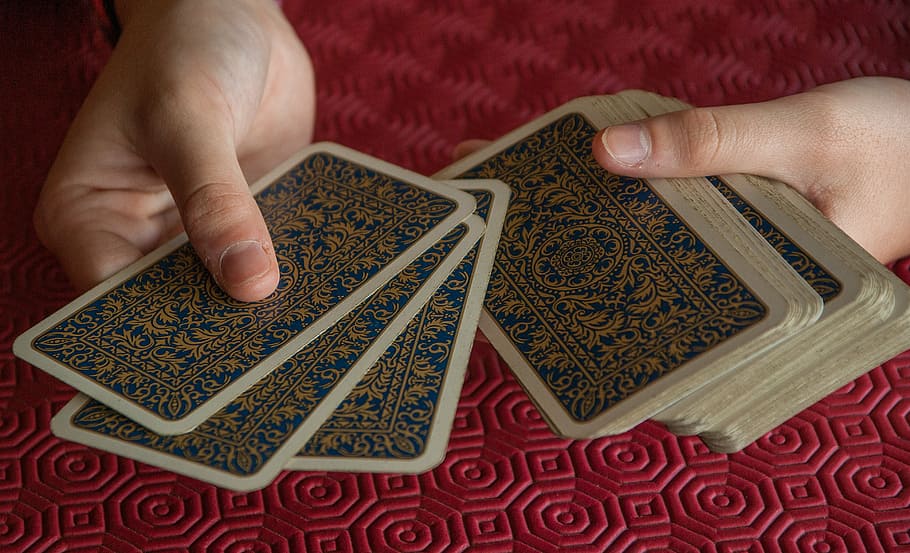 playing-cards-cards-player-distribute